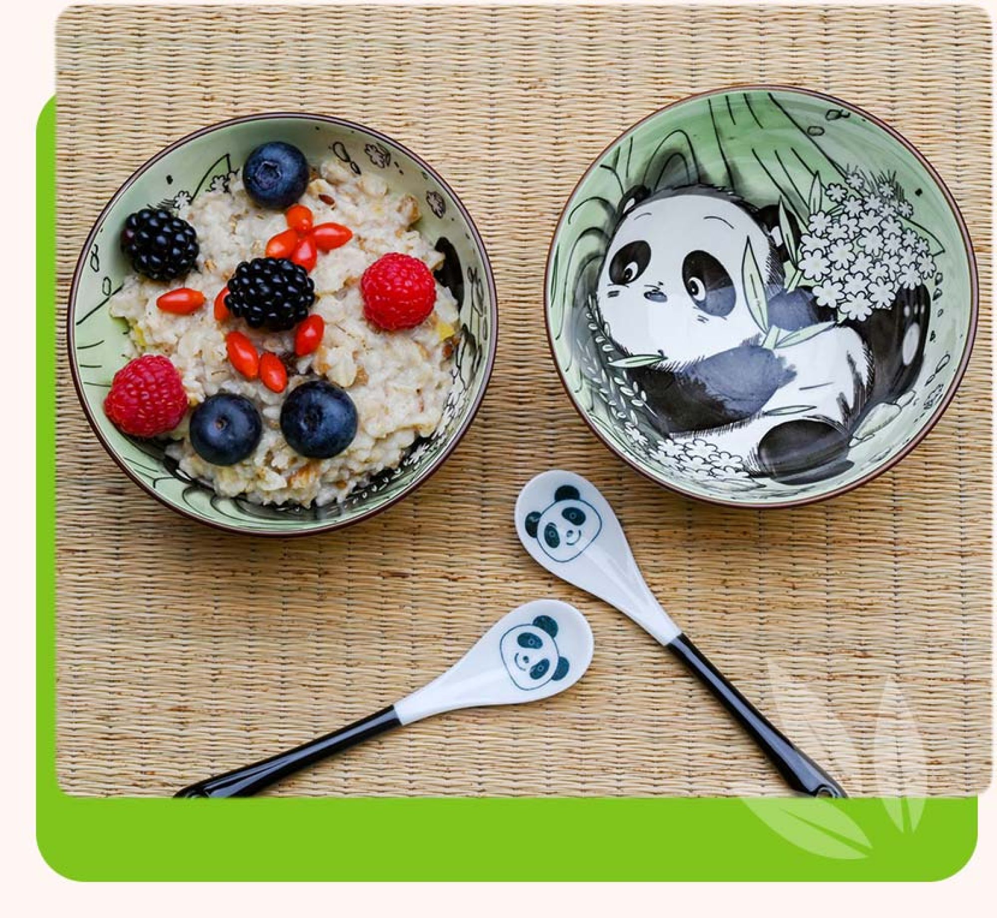 Essen f&uuml;r Kleinkinder in Pandaschalen mit Pandal&ouml;ffeln